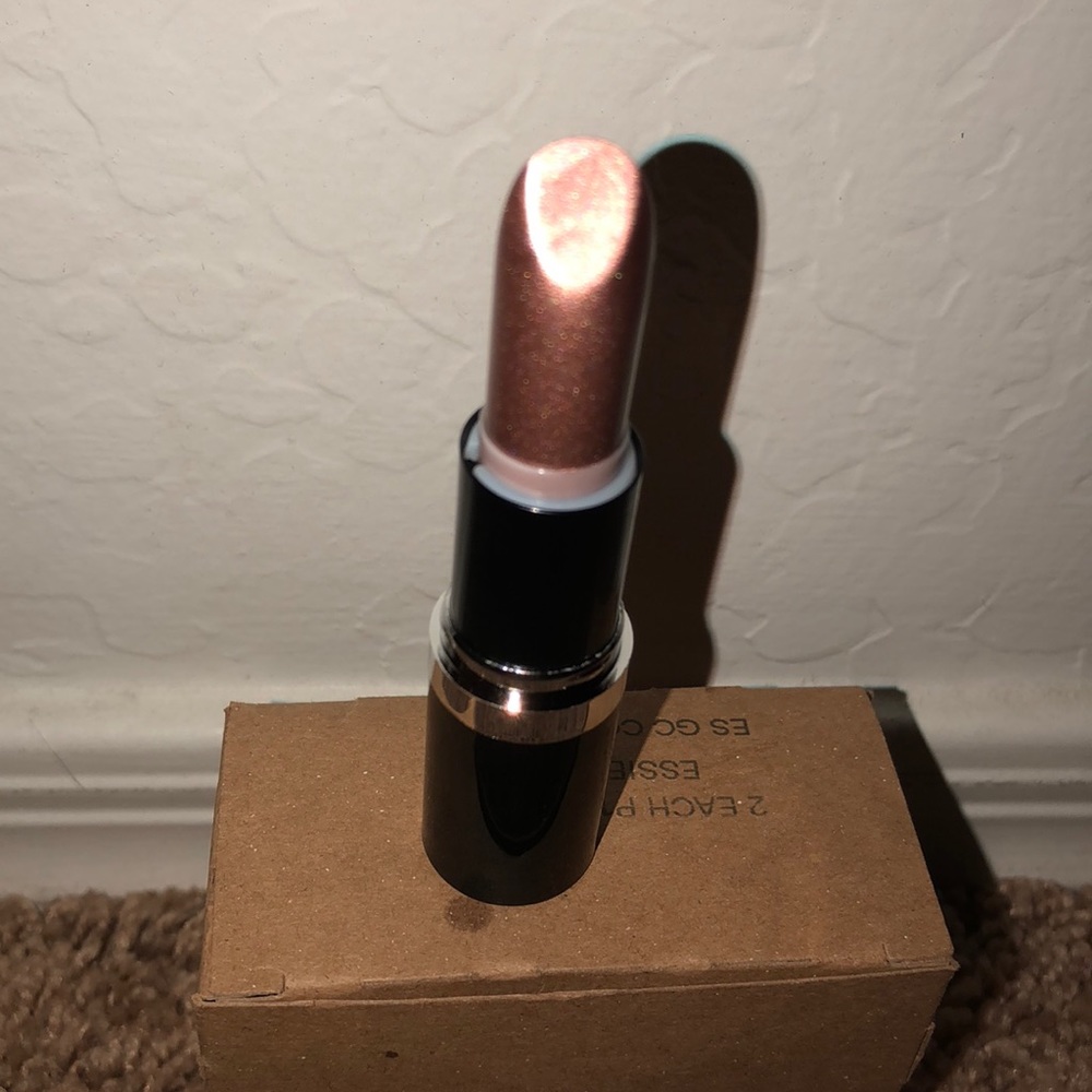 Essence metal shock lipstick